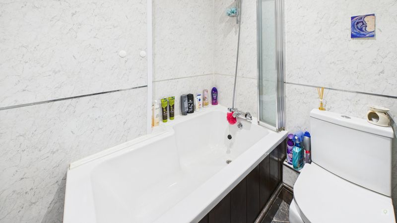 1 bed to rent in Market Square, Crewkerne  - Property Image 4