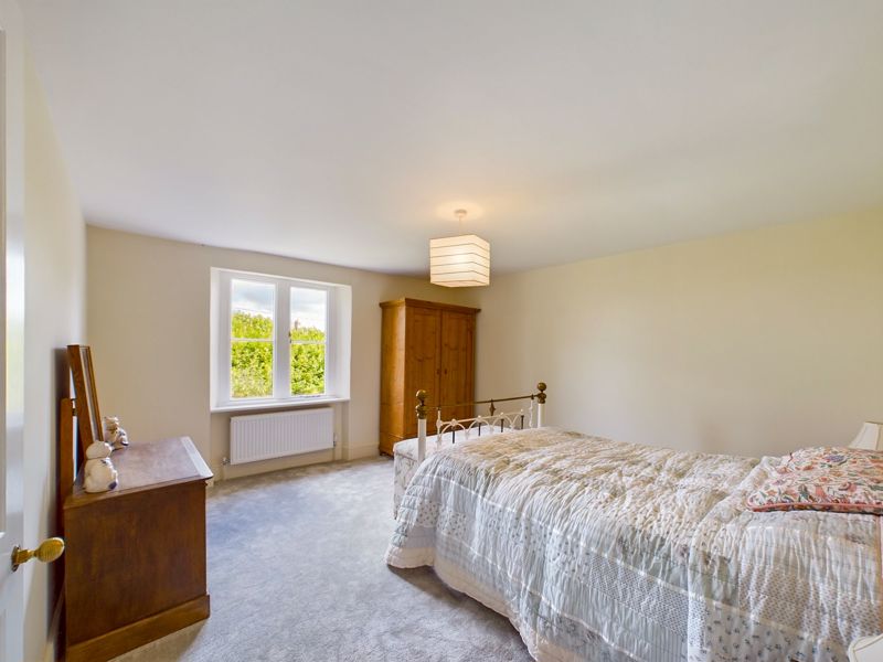 3 bed house for sale in Merriott Road, South Petherton 14