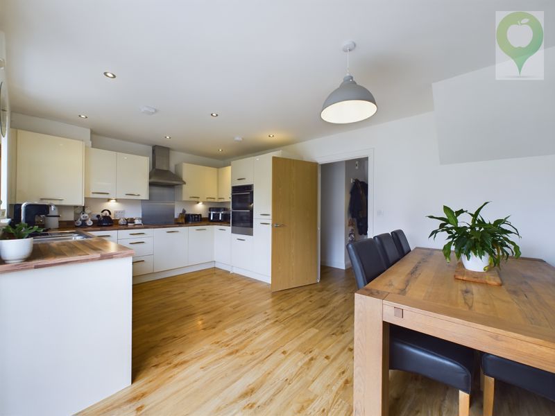 4 bed house for sale in Long Orchard Way, Martock  - Property Image 10