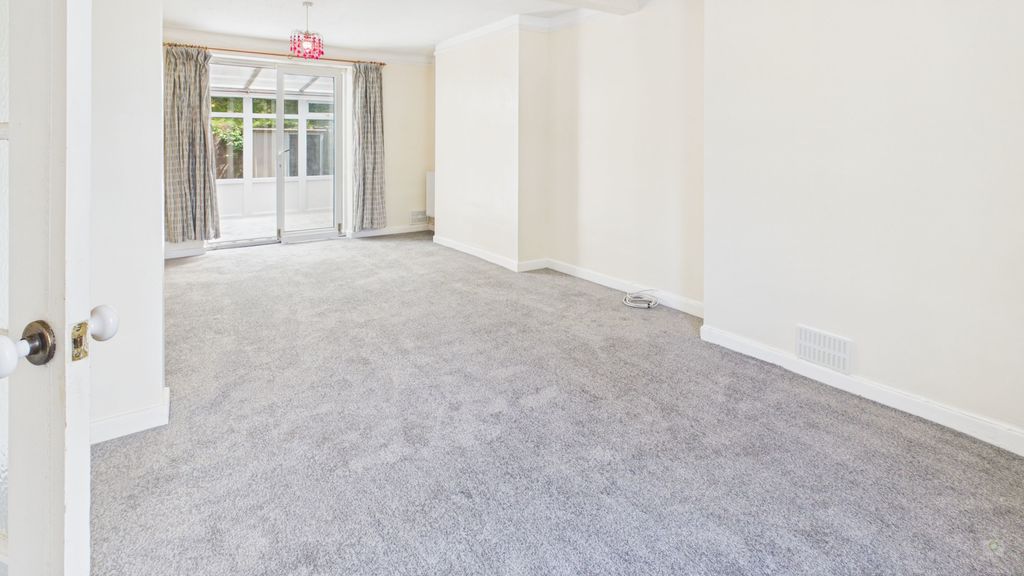 3 bed house to rent in Petters Way, Yeovil  - Property Image 4