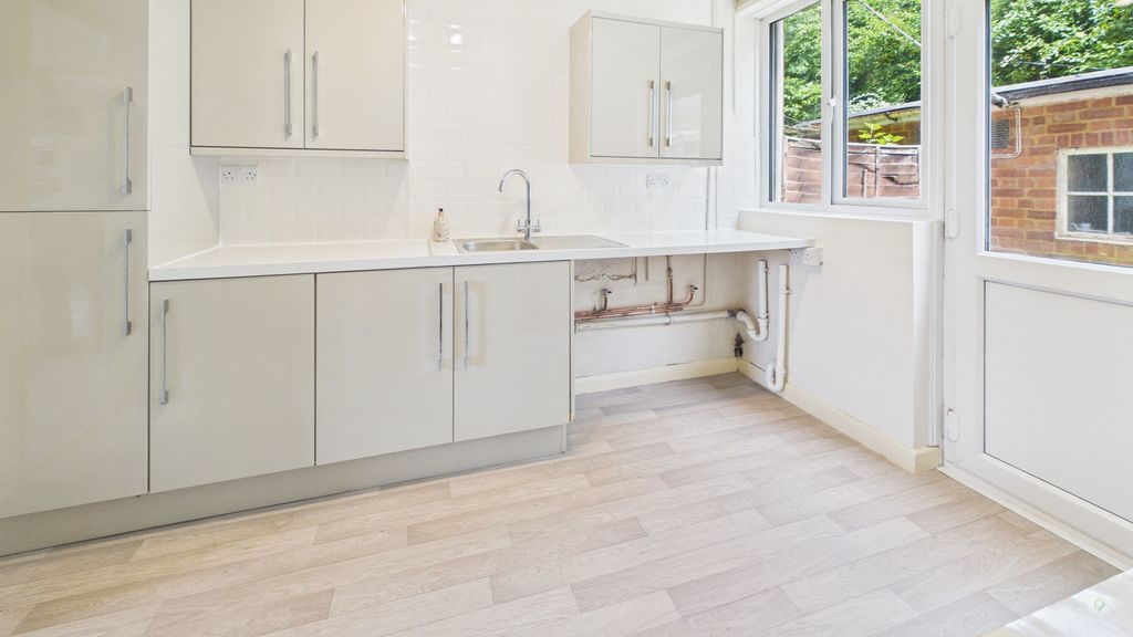 3 bed house to rent in Petters Way, Yeovil  - Property Image 2