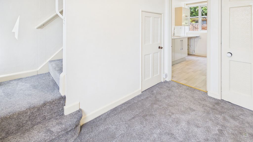 3 bed house to rent in Petters Way, Yeovil 12
