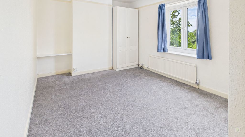 3 bed house to rent in Petters Way, Yeovil 4