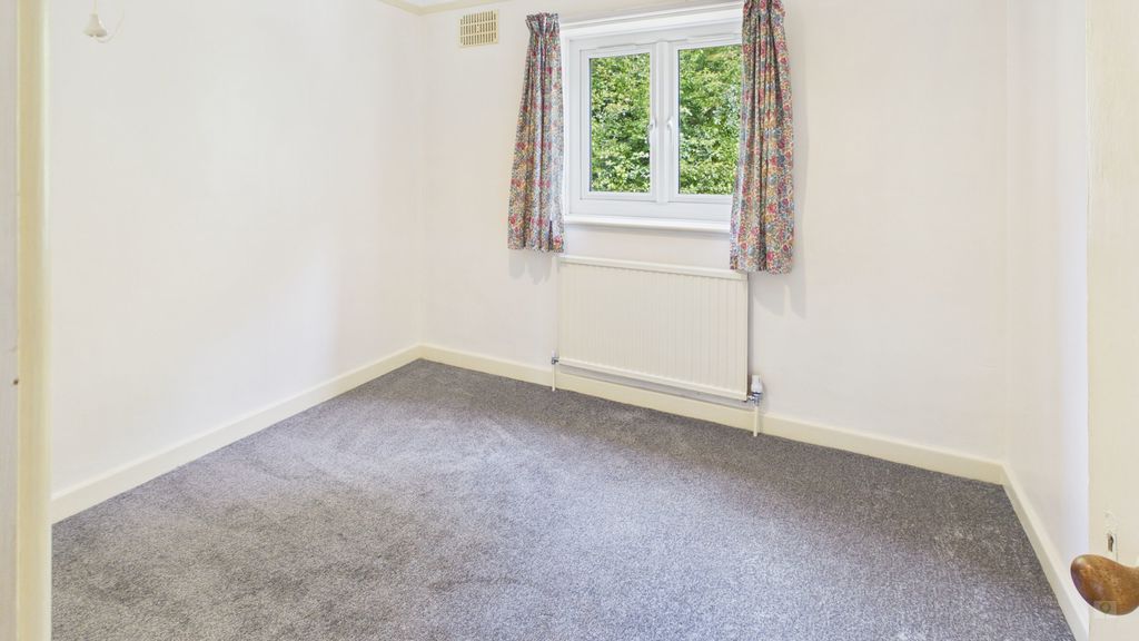 3 bed house to rent in Petters Way, Yeovil 6