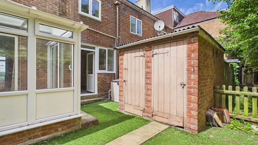 3 bed house to rent in Petters Way, Yeovil 7