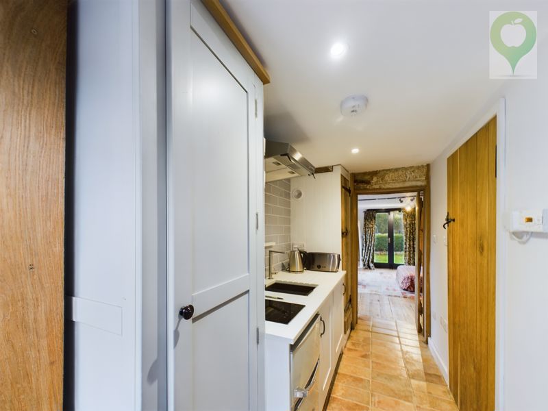 1 bed barn to rent in Stratton Farm, South Petherton  - Property Image 3