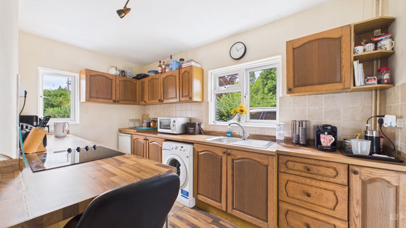 3 bed house for sale in New Road, Norton Sub Hamdon  - Property Image 3