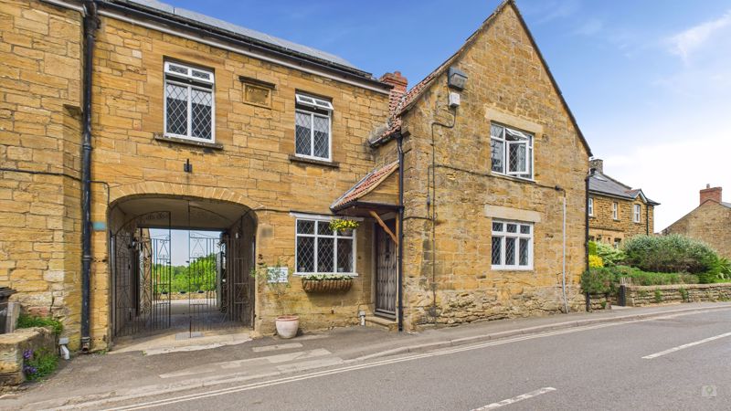 4 bed house for sale in High Street, Stoke-Sub-Hamdon  - Property Image 1