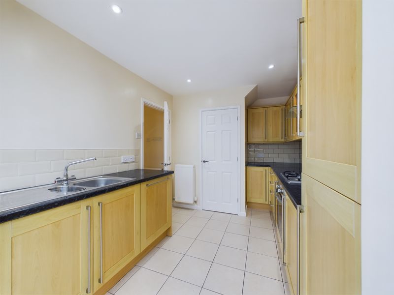 3 bed house to rent in Beech Road, Martock 6