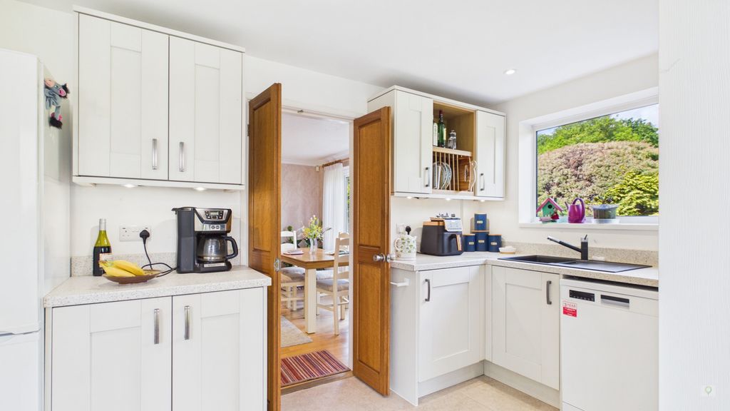 4 bed house for sale in Swallowcliffe Gardens, Yeovil  - Property Image 13