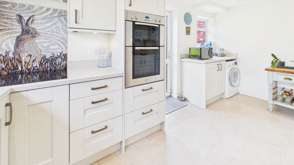 4 bed house for sale in Swallowcliffe Gardens, Yeovil  - Property Image 5