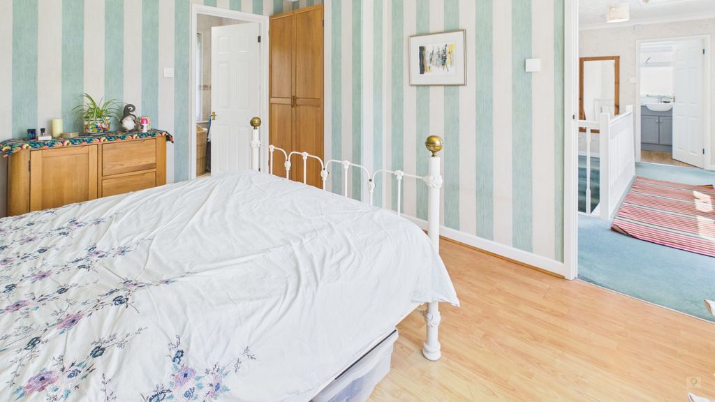 4 bed house for sale in Swallowcliffe Gardens, Yeovil  - Property Image 17