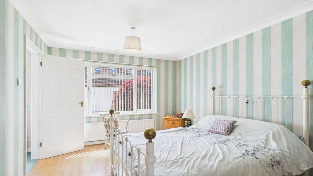 4 bed house for sale in Swallowcliffe Gardens, Yeovil  - Property Image 6
