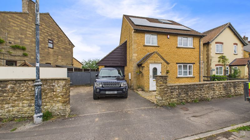 4 bed house for sale in Lampreys Lane, South Petherton, TA13