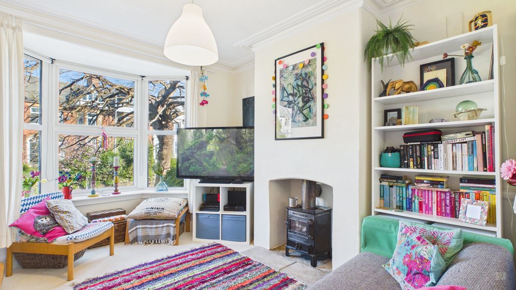 3 bed house for sale in Sherborne Road, Yeovil 1