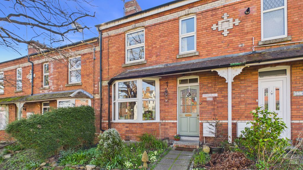 3 bed house for sale in Sherborne Road, Yeovil - Property Image 1