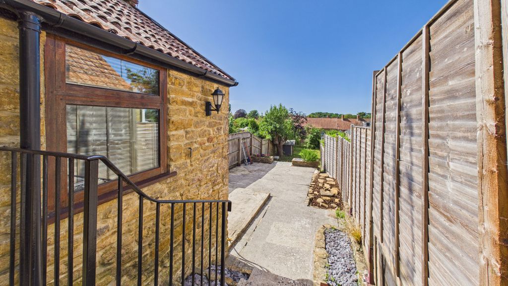 2 bed house for sale in High Street, Stoke-Sub-Hamdon  - Property Image 15