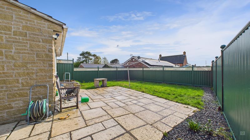 3 bed house to rent in West Street, South Petherton 6