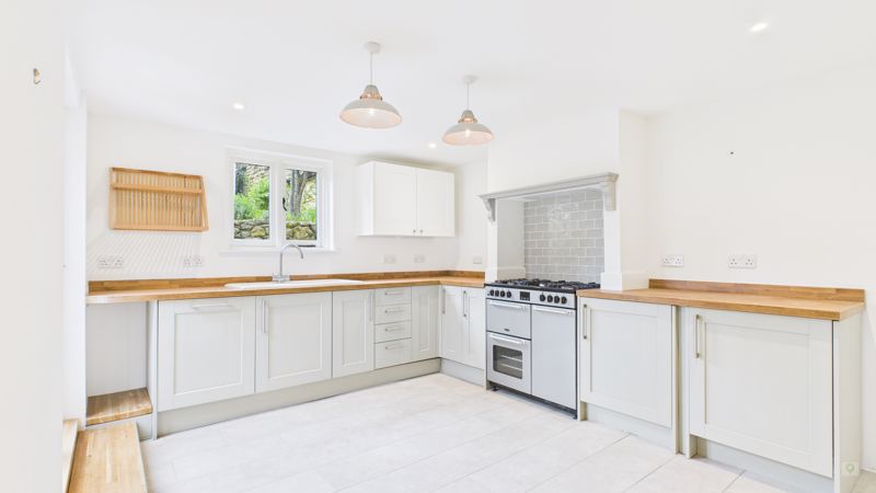 2 bed cottage to rent in West Street, Hinton St George  - Property Image 2