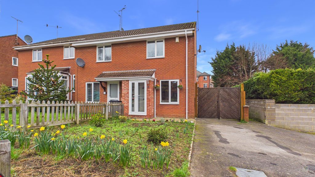 2 bed house for sale in Summerhouse View, Yeovil - Property Image 1