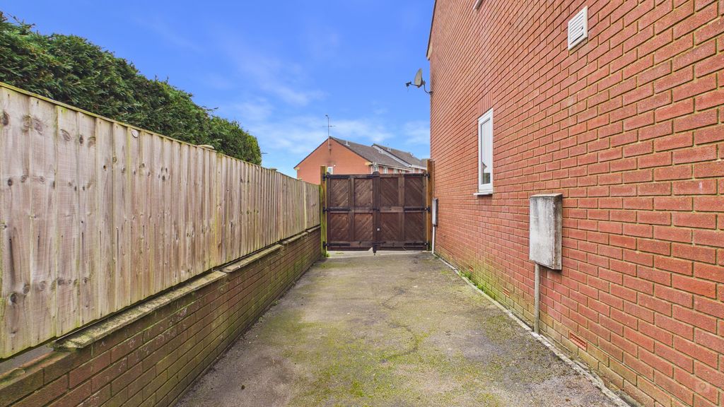 2 bed house for sale in Summerhouse View, Yeovil 7