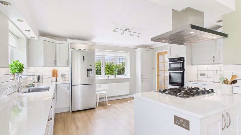 3 bed bungalow for sale in Hawthorn Hill, East Lambrook  - Property Image 5