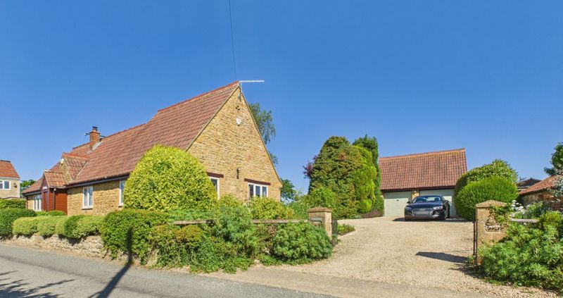 3 bed bungalow for sale in Hawthorn Hill, East Lambrook - Property Image 1