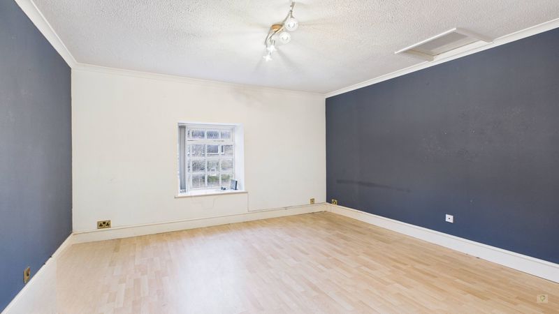 1 bed for sale in St. James Street, South Petherton  - Property Image 4