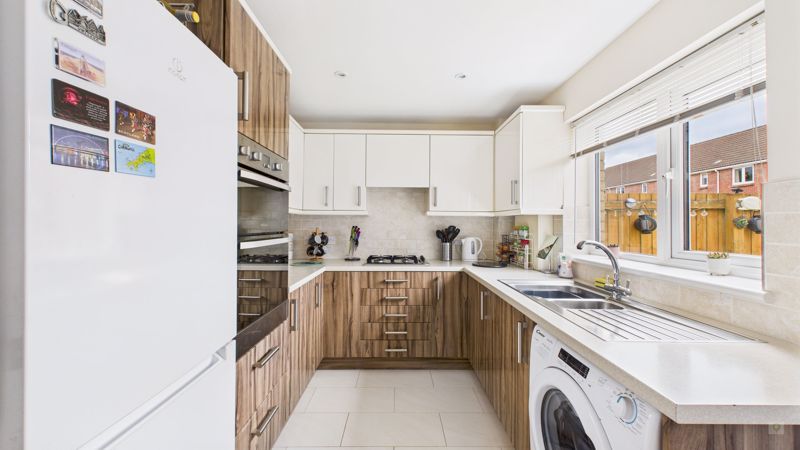 3 bed house for sale in Monarch Road, Crewkerne 1