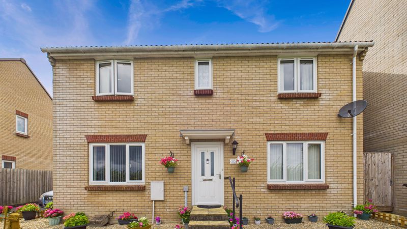 3 bed house for sale in Monarch Road, Crewkerne - Property Image 1