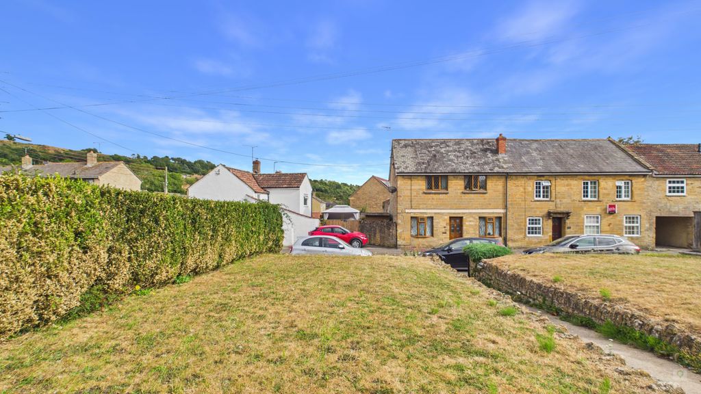 3 bed house to rent in West Street 8