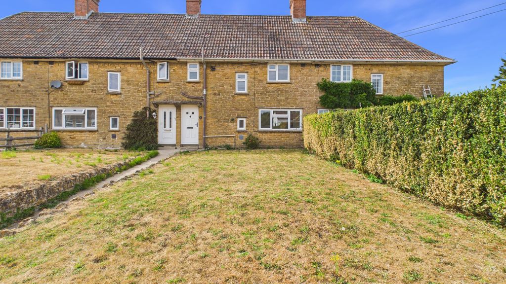 3 bed house to rent in West Street, TA14
