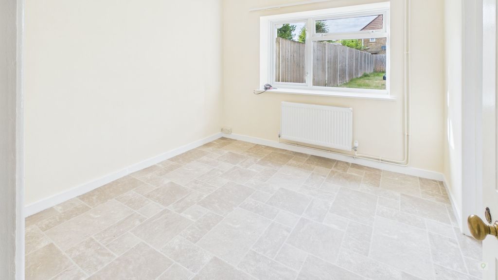 3 bed house to rent in West Street 4