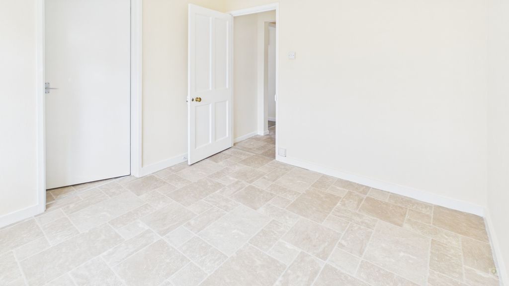 3 bed house to rent in West Street 11