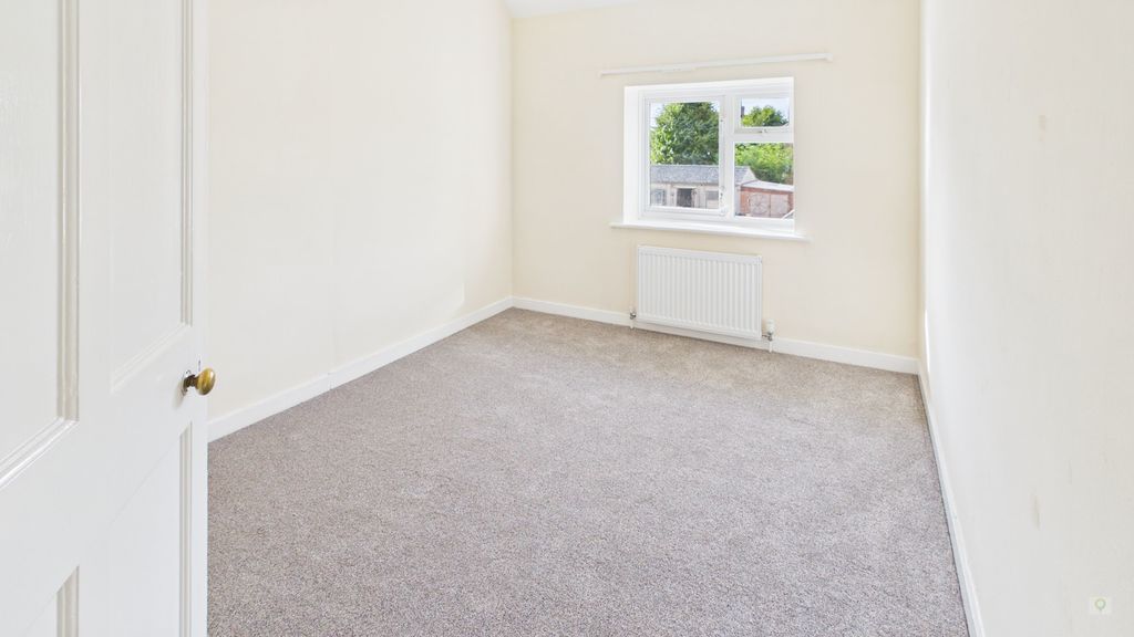3 bed house to rent in West Street 6