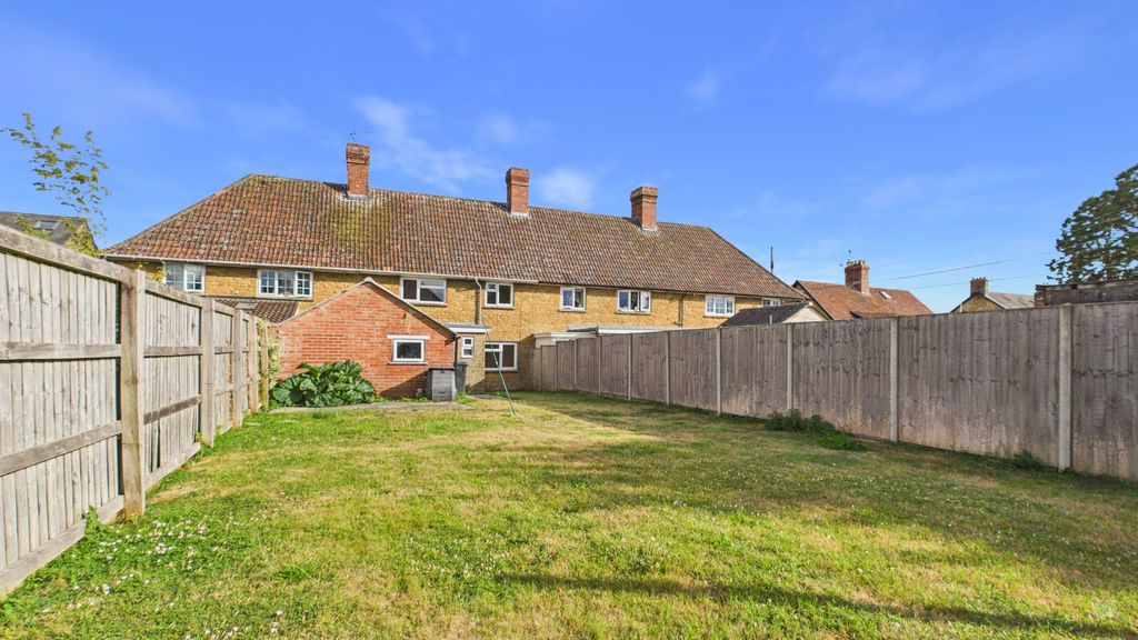 3 bed house to rent in West Street 7