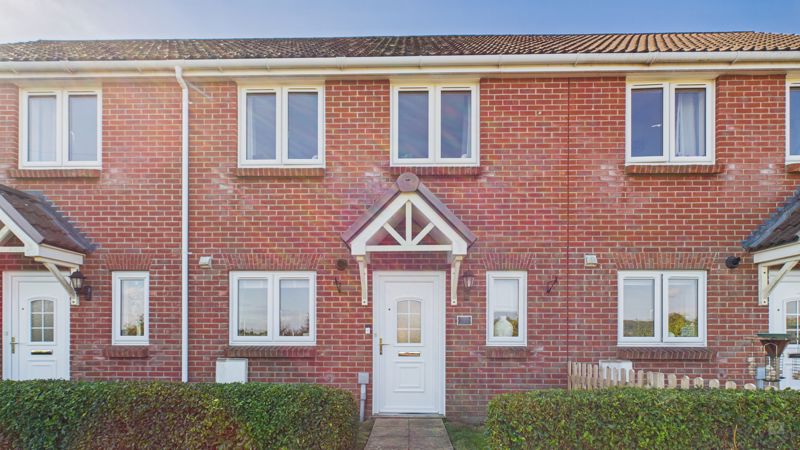 2 bed house for sale in Monarch Road, Crewkerne, TA18