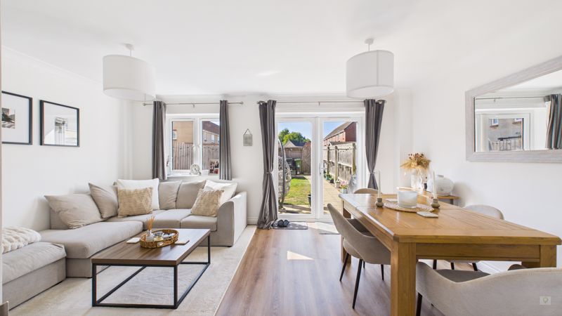 2 bed house for sale in Monarch Road, Crewkerne 1