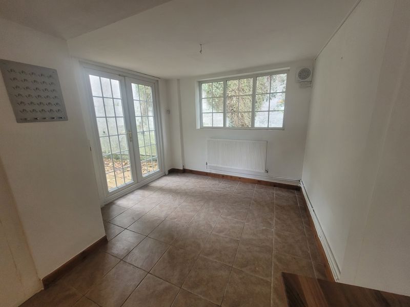 2 bed cottage for sale in Snails Hill, Crewkerne 2