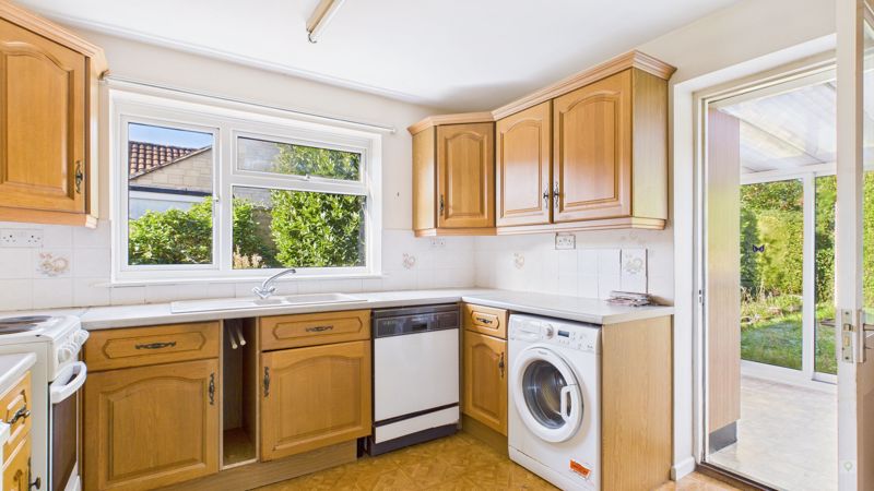 2 bed bungalow for sale in Brookside, Broadway 2
