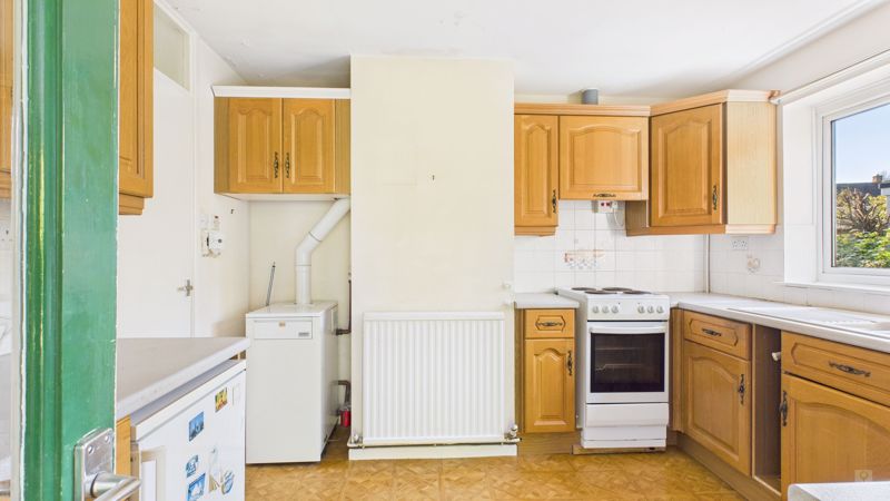 2 bed bungalow for sale in Brookside, Broadway 9