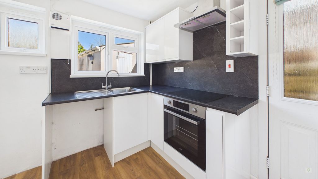 3 bed house for sale in Church Street, Shepton Beauchamp  - Property Image 5