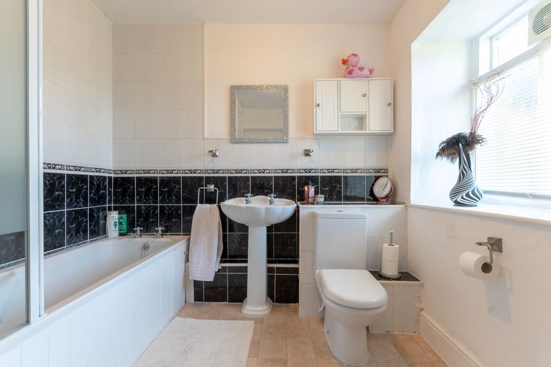 3 bed house for sale in Higher Street, Bower Hinton 12