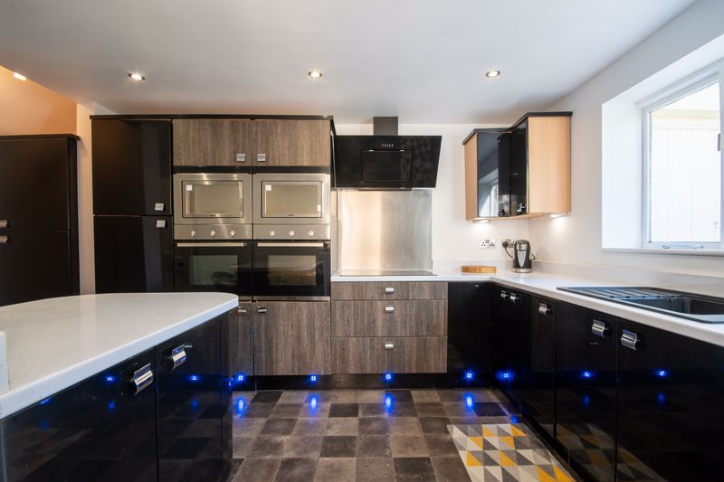 3 bed house for sale in Higher Street, Bower Hinton 1