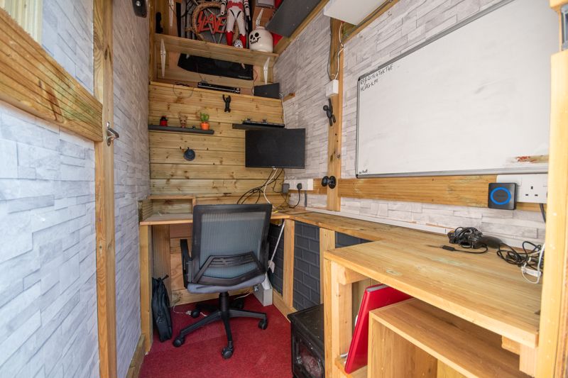 3 bed house for sale in Higher Street, Bower Hinton  - Property Image 14