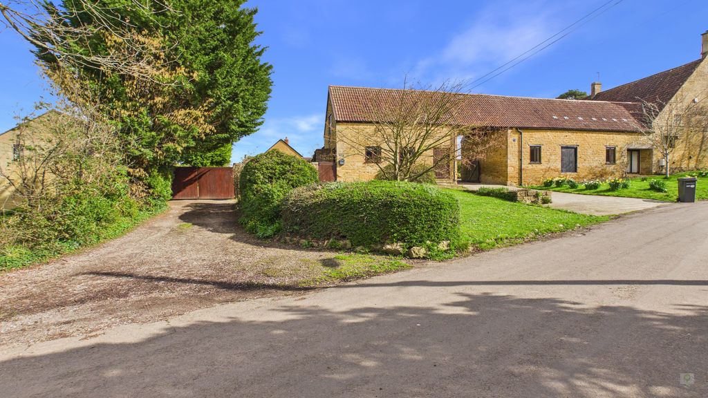 4 bed barn for sale in Back Lane, Bower Hinton  - Property Image 9