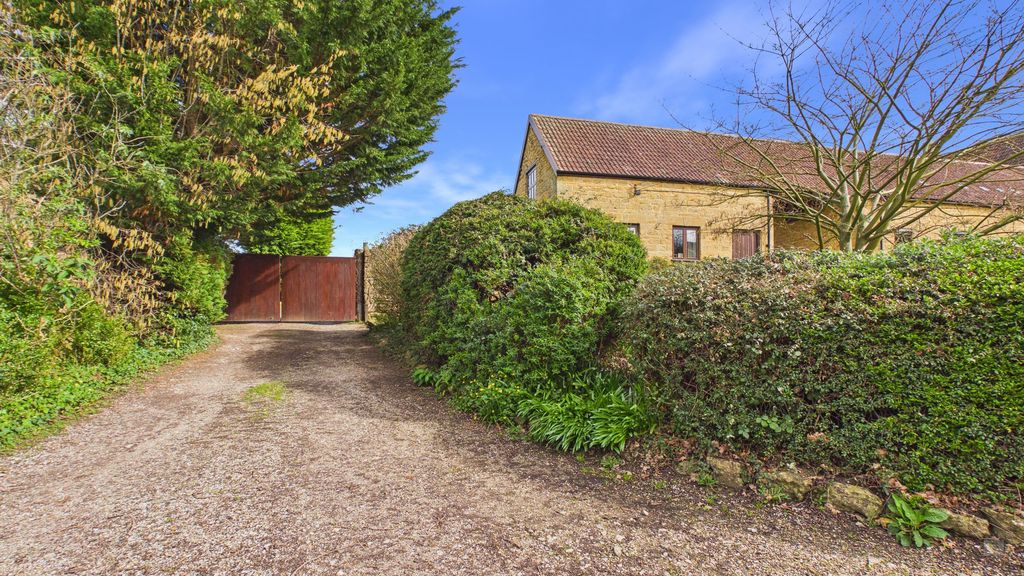 4 bed barn for sale in Back Lane, Bower Hinton  - Property Image 10