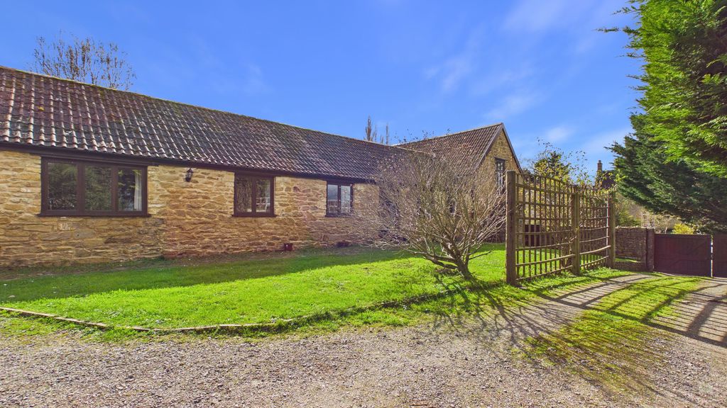 4 bed barn for sale in Back Lane, Bower Hinton - Property Image 1