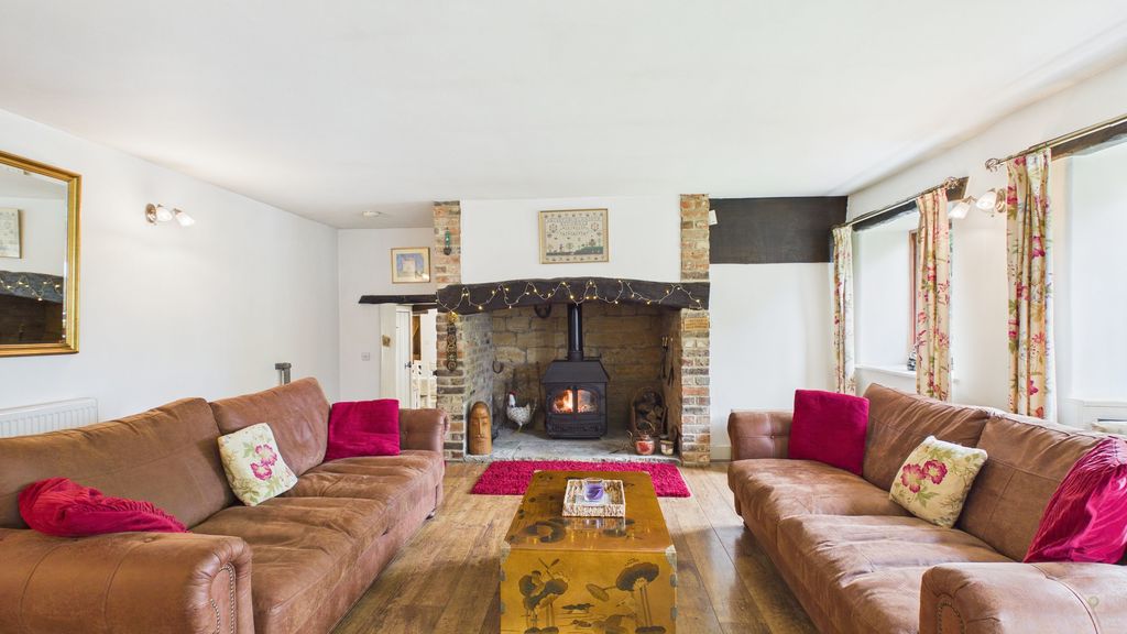 4 bed barn for sale in Back Lane, Bower Hinton 2