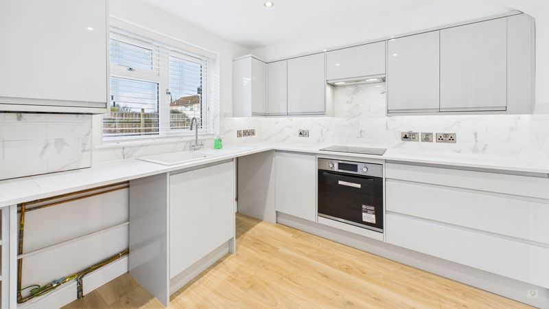 2 bed house to rent in Marwin Close, Martock 1